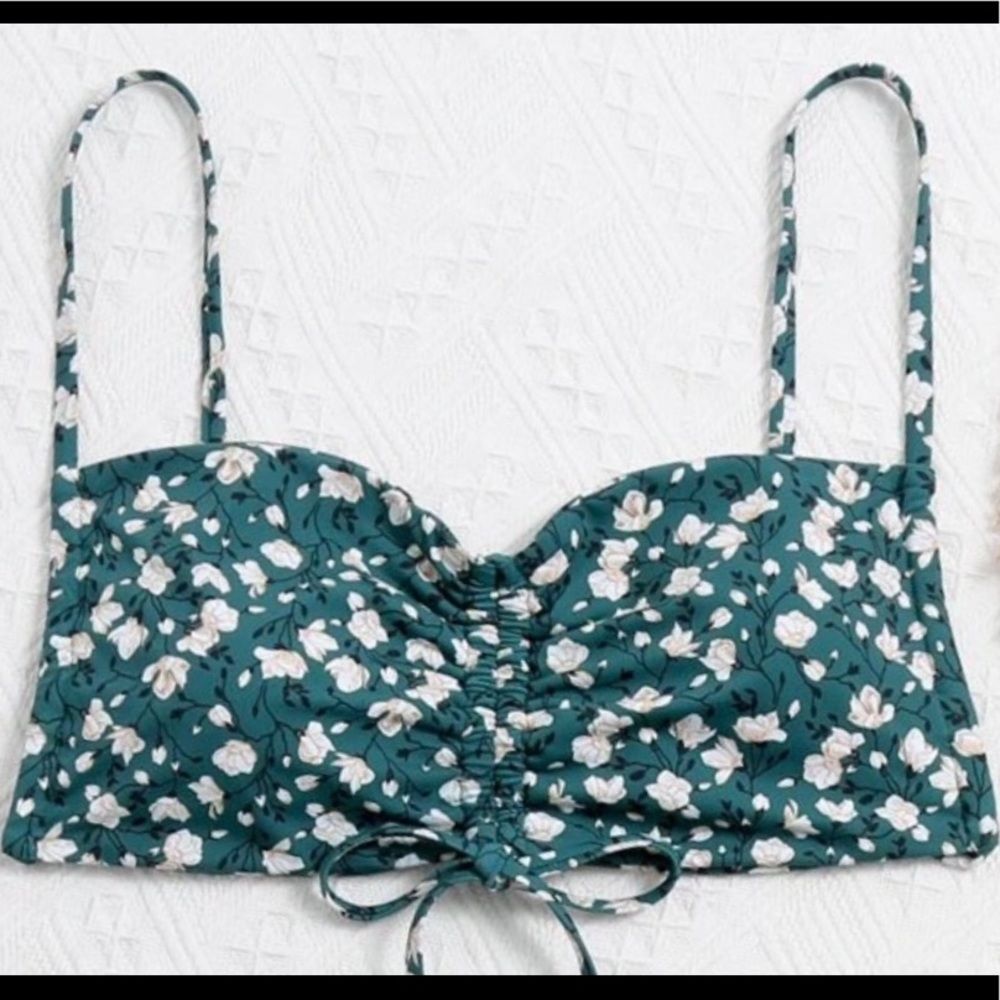 SHEIN GREEN FLORAL BIKINI TOP💚